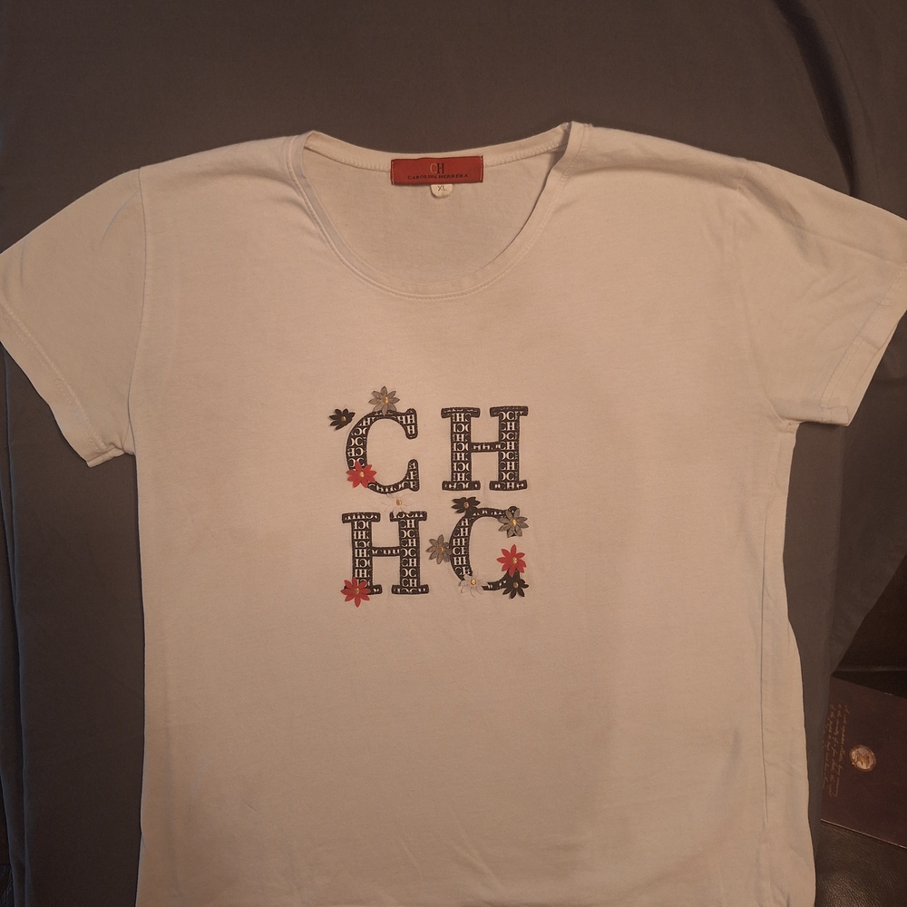 Carolina Herrera White T-Shirt with Red Label CHHC On Front Raised Flowers